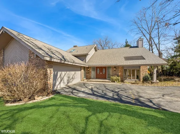 6418 Apache Dr, Indian Head Park, IL 60525