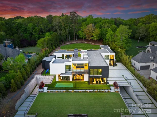 4817 Carmel Park Dr, Charlotte, NC 28226
