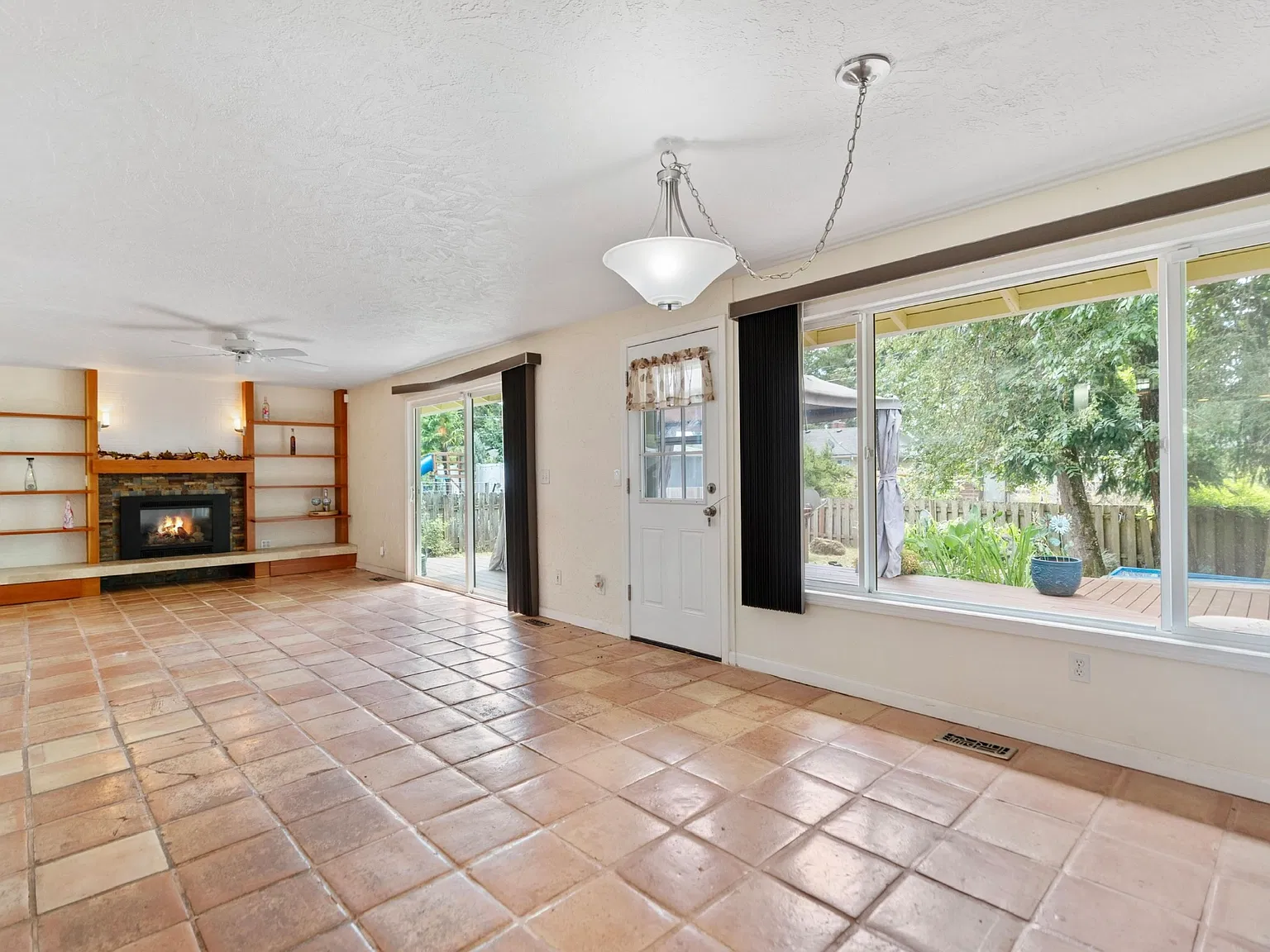 5 bed, 2.5 bath, 2522 sqft, $3,500 — Photo 3