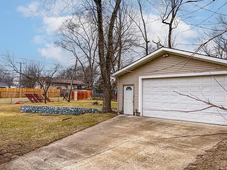 1233 Davis St — Photo 10