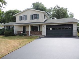 76 Marlbank Dr, Rochester, NY 14612