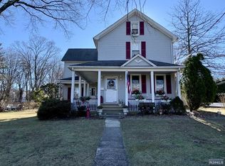 75 Sicomac Ave, Midland Park, NJ 07432