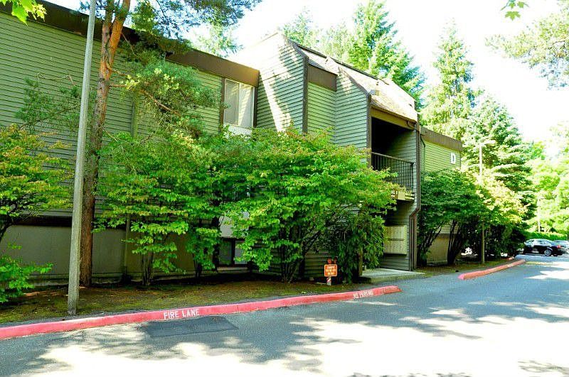 Across from Microsoft you can walk home for lunch or dinner! Ample parking for you and guest. The co