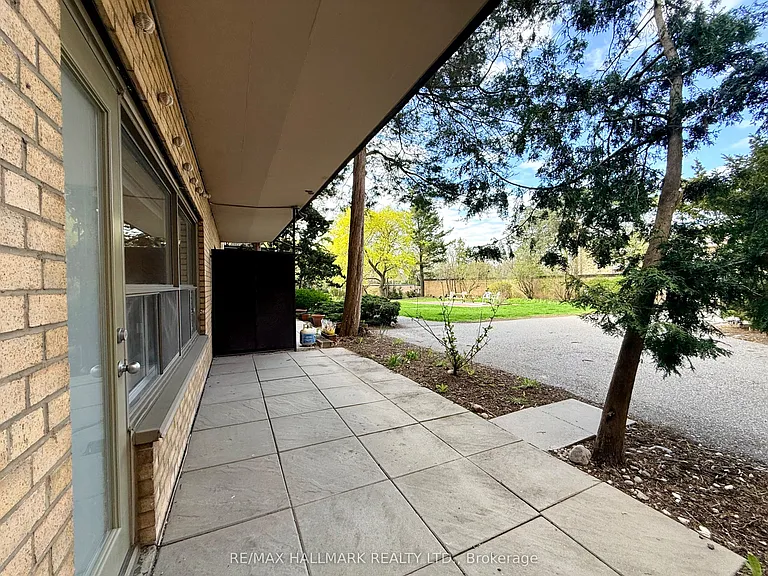 30 Upper Canada Dr #101 — Photo 12