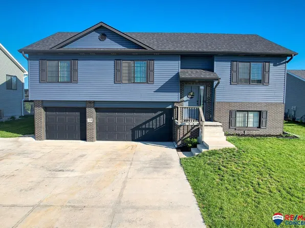 1332 Olivia Dr, Plattsmouth, NE 68347