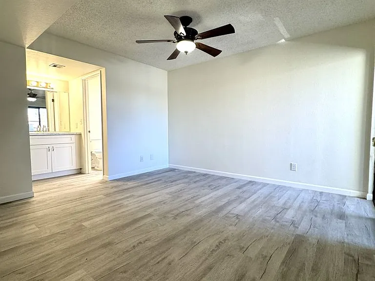 850 S River Dr — Photo 36