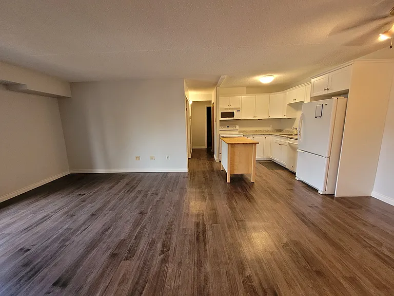 453 Pendygrasse Rd #204 — Photo 3
