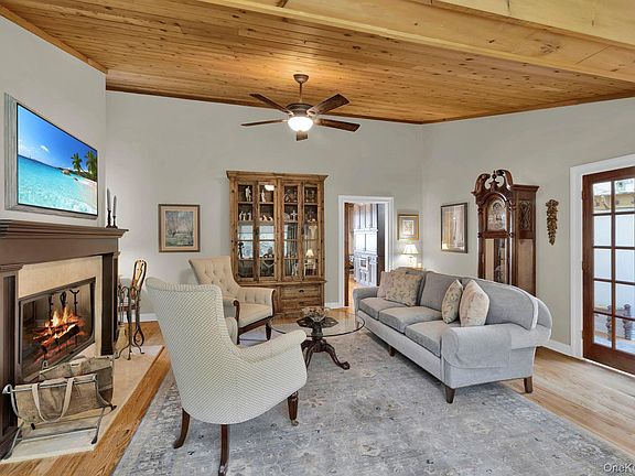 5th image of 83 Maple Brook Road