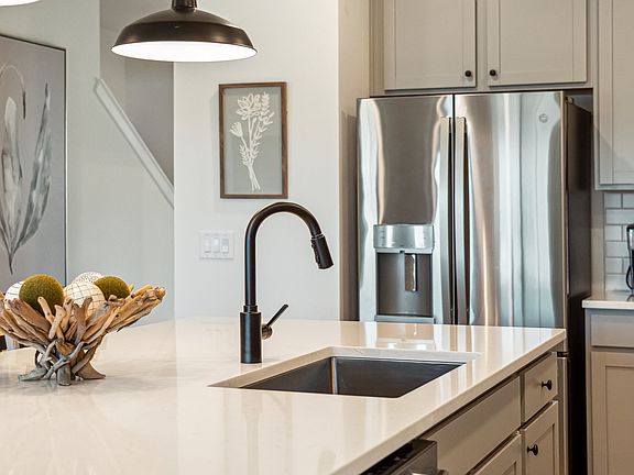 Kitchen with matte black hardware fixtures