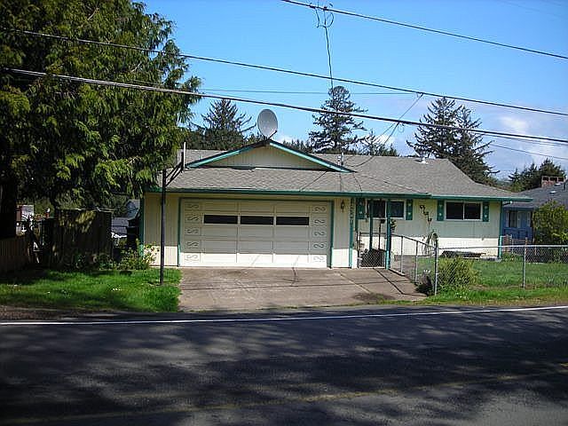 2nd image of 2547 NE Holmes Rd