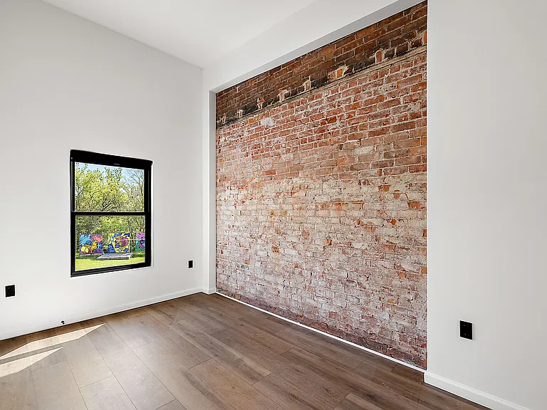 9301 Oakland Ave — Photo 25