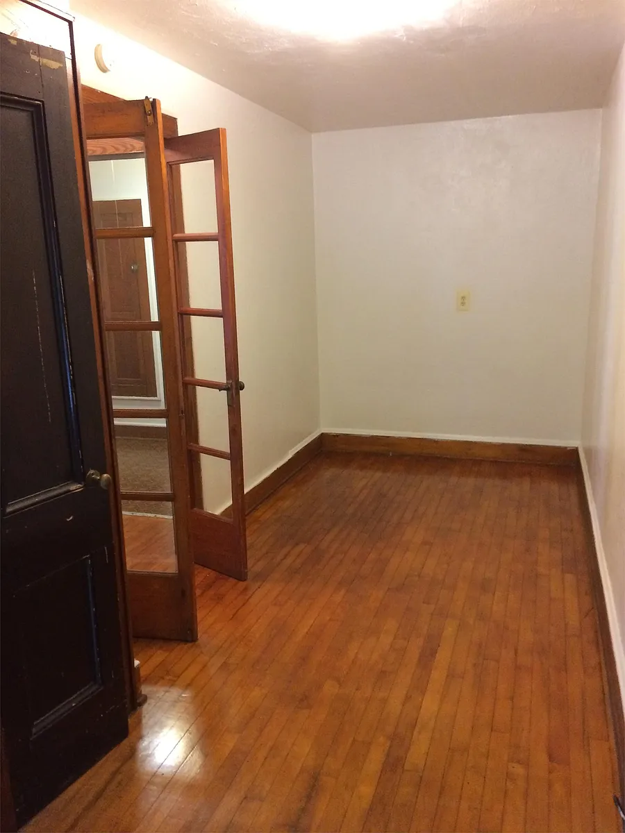Bedroom - 10 Suncrest Ct #3