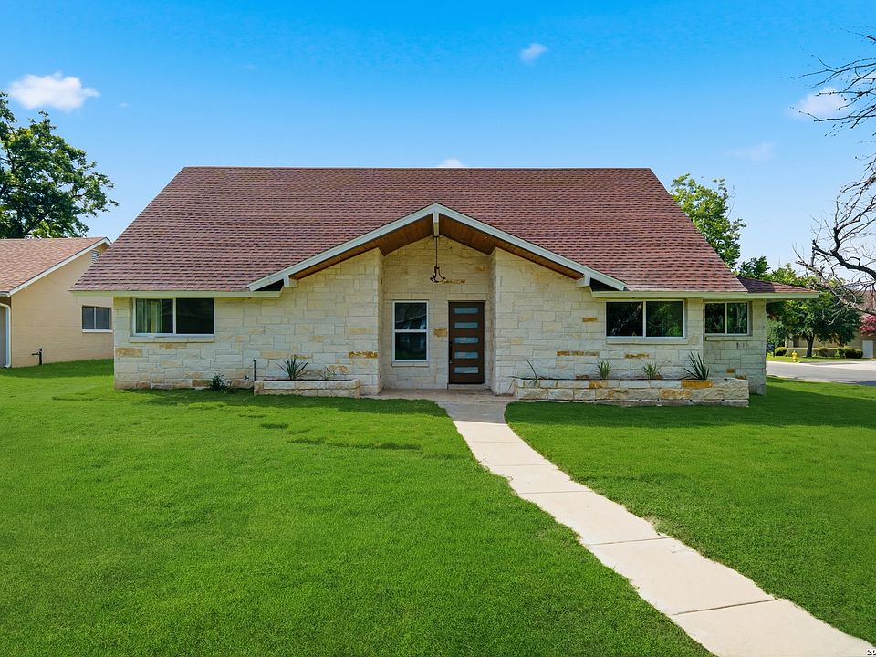 1st image of 118 S Gardenview