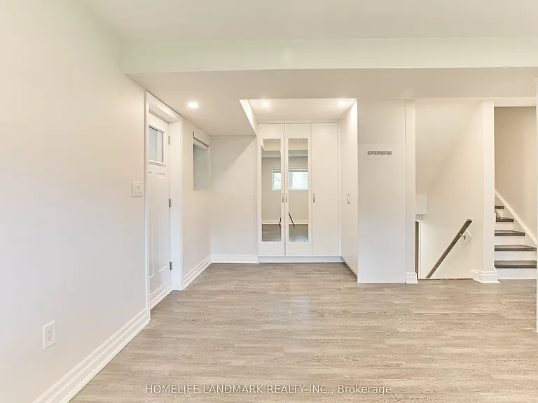 21 Robinglade Dr #LOWER — Photo 5