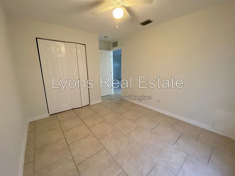 1703 NE 17th St — Photo 11
