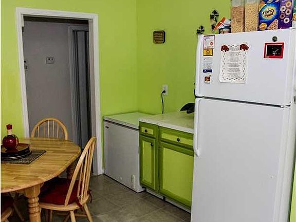 5th image of 1841 S Kelley St