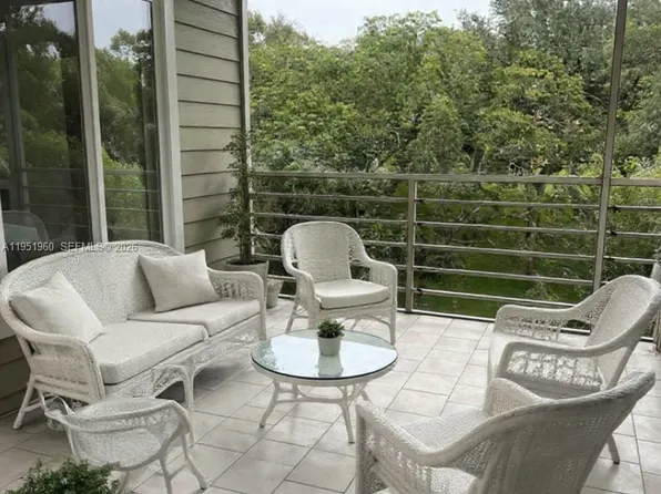 3070 NW 48th Ter APT 413, Lauderdale Lakes, FL 33313