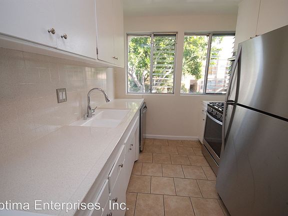 3rd image of 1051 N Ogden Dr APT 01