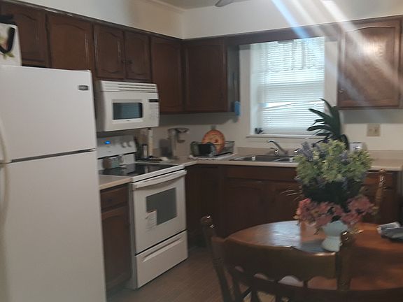 4th image of 718 Pine St