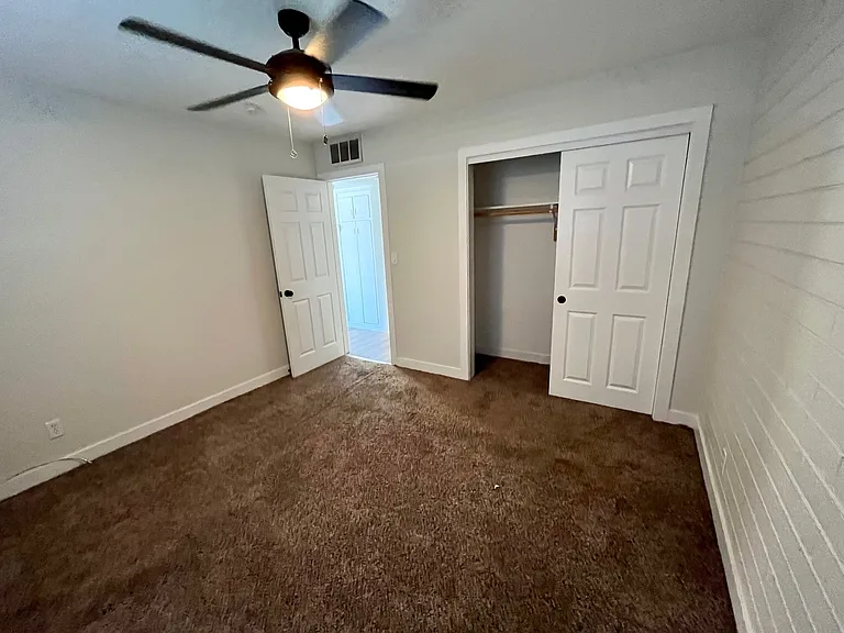 221 N Elm St #C — Photo 7
