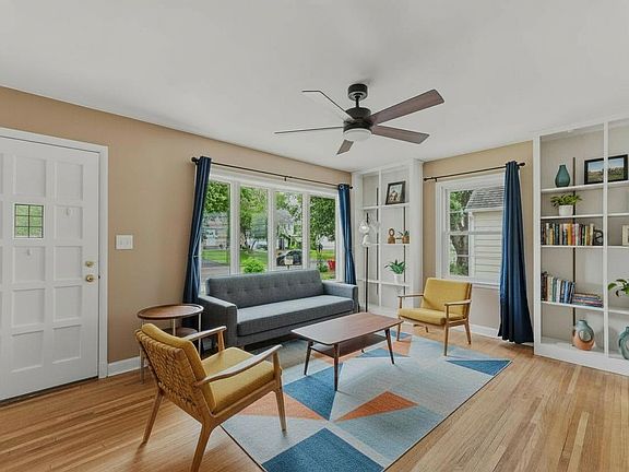 4th image of 1417 12th Ave NE
