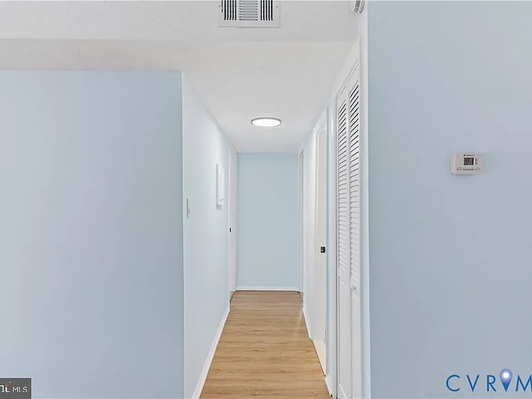9207 Douglas St #201 — Photo 6