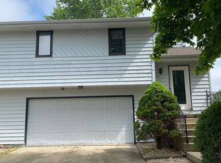 2512 Lowman Dr, Bloomington, IL