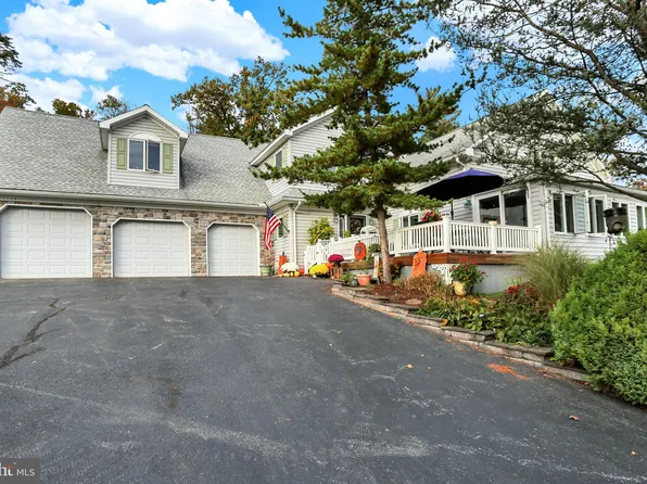 64 Metz Rd, Thompsontown, PA 17094
