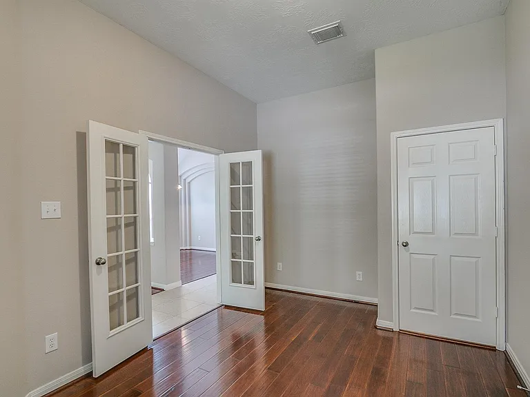 10914 Tattershall Ln — Photo 6