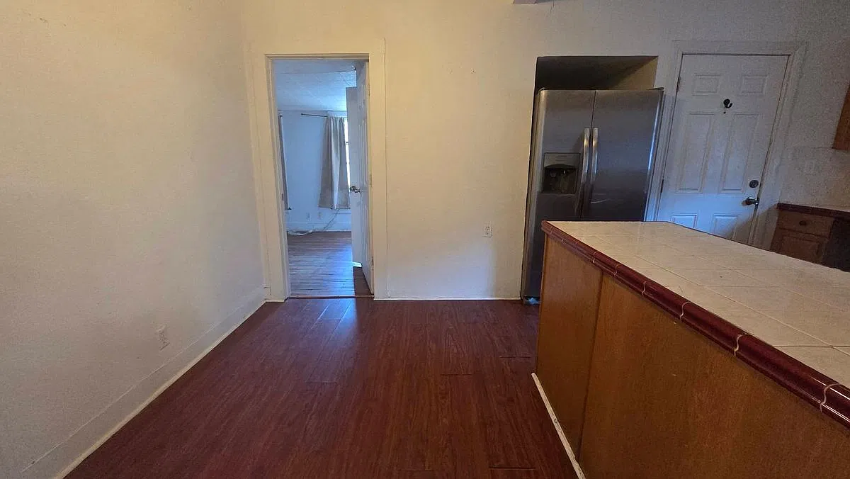 3 bed, 2.0 bath, 1350 sqft, $1,300 — Photo 3