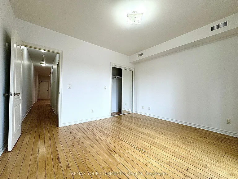 2417 Dundas St W #4 — Photo 7