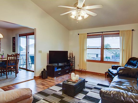 2nd image of 6530/32 Sawgrass Dr