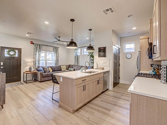5th image of 1236 E Villa Way
