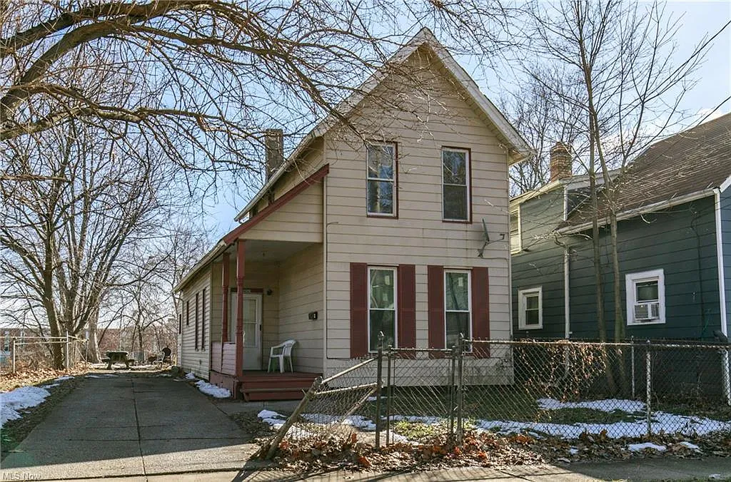 2237 W 67th St photo 1