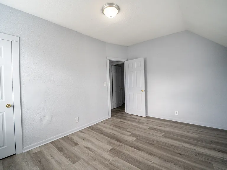 411 S Yale Ave — Photo 5