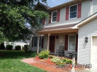 821 E Spruce St, Chatham, IL 62629