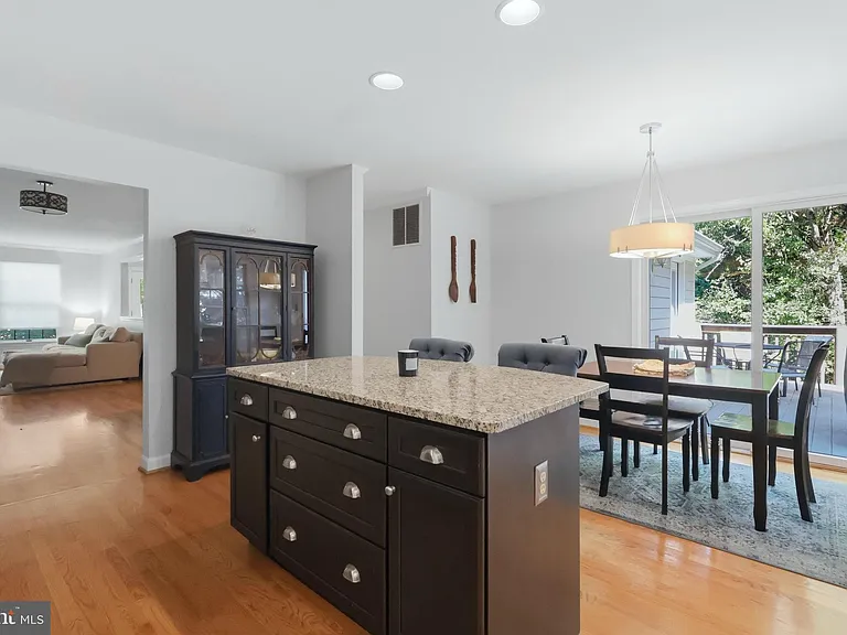 900 Hickory Cir — Photo 8