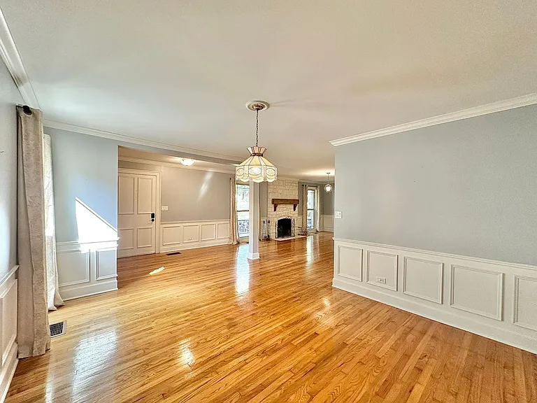 802 Hamvasy Ln — Photo 8