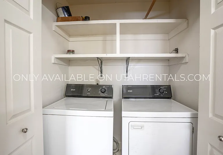 166 N 400 W #21 — Photo 8