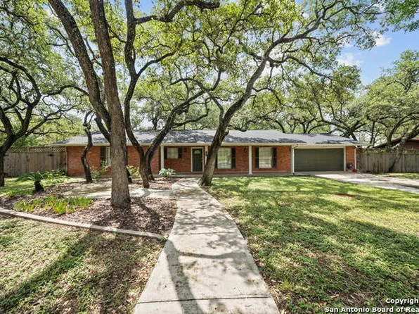 202 Donella Dr, Hollywood Park, TX 78232