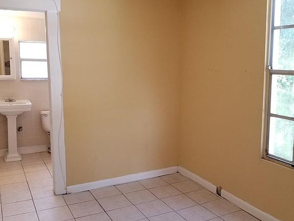 4th image of 109 W South Ave #5