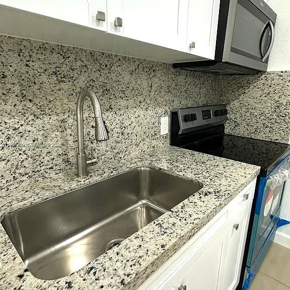 1770 NW 19th Ter #G — Photo 4