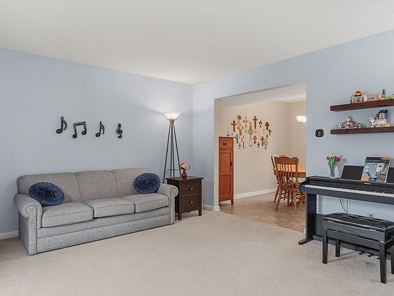 3rd image of 8711 Amberly Dr