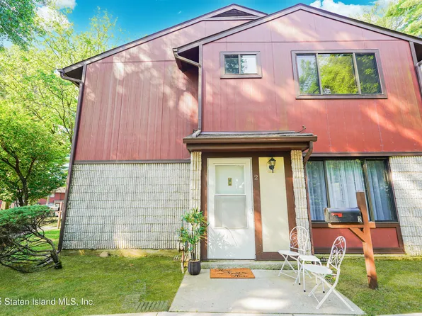 2 Belmar Dr E, Staten Island, NY 10314