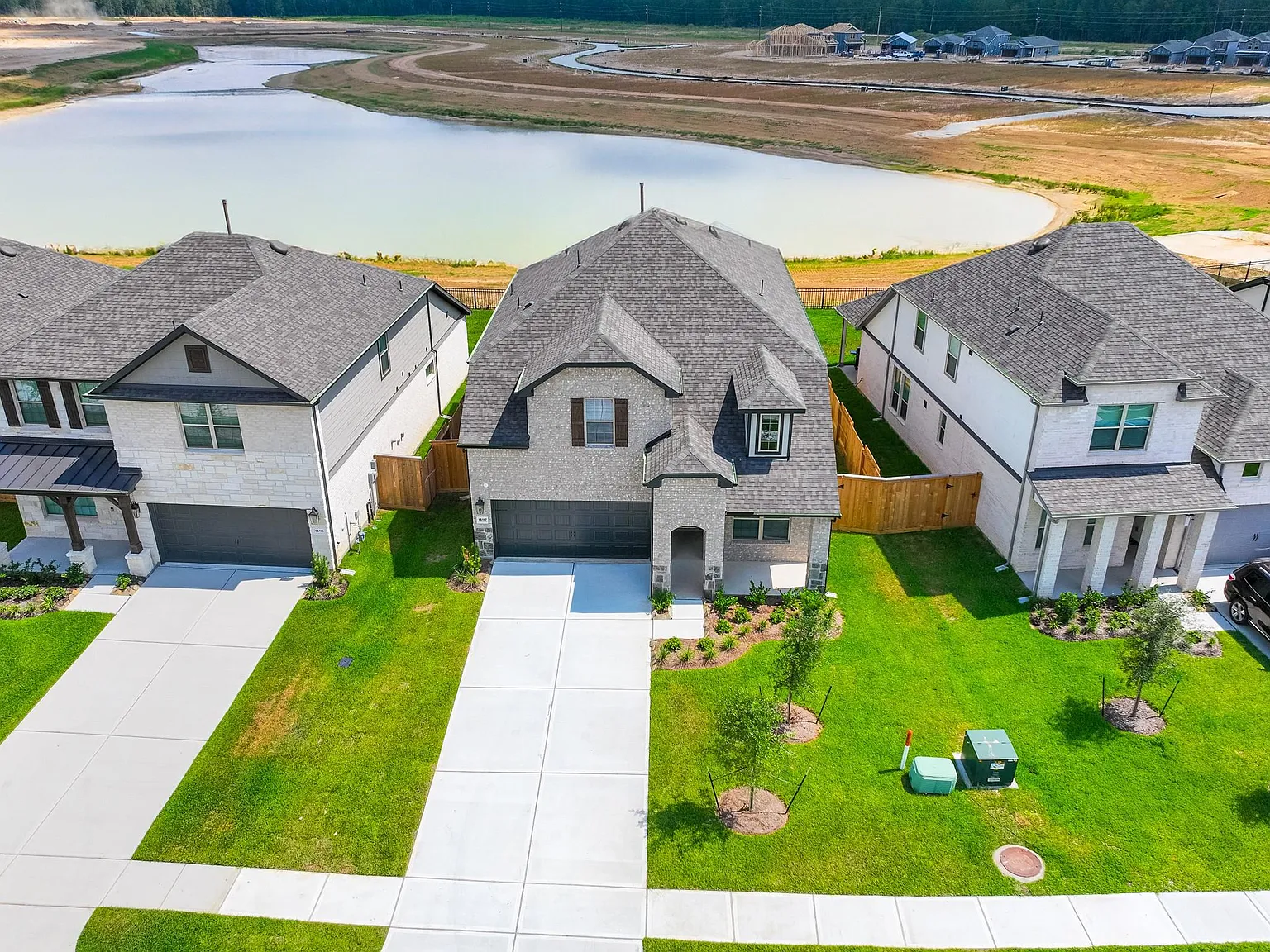 5 bed, 4.0 bath, 2787 sqft, $2,950 — Photo 1