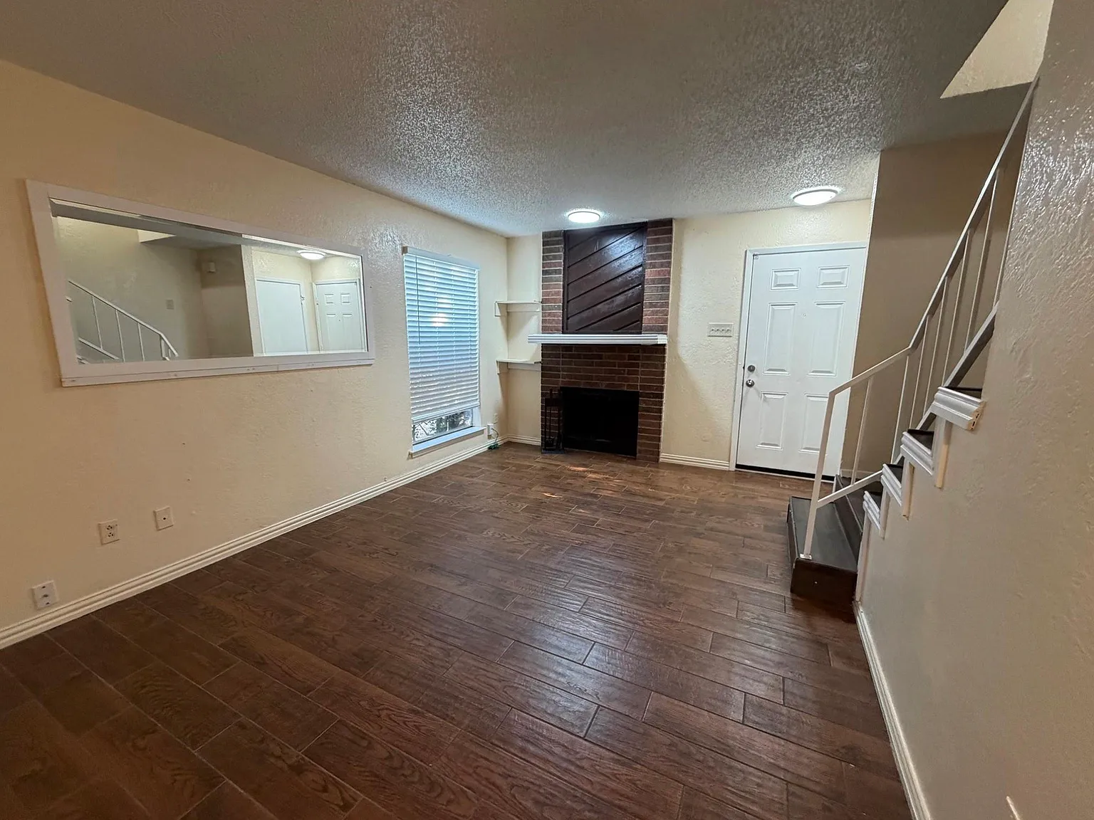 2 bed, 2.5 bath, 966 sqft, $1,550 — Photo 4