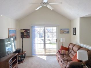 605 Hawks Nest Cir, Rochester, NY 14626