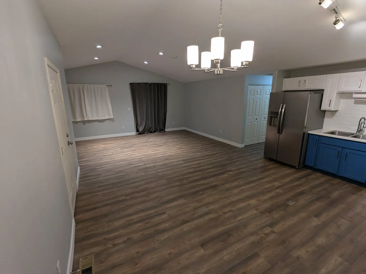 2 bed, 1043 sqft, $2,100 — Photo 2