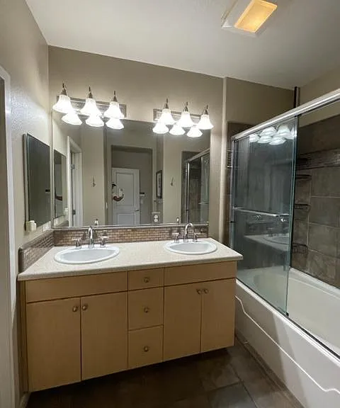 884 N 8th St — Photo 7