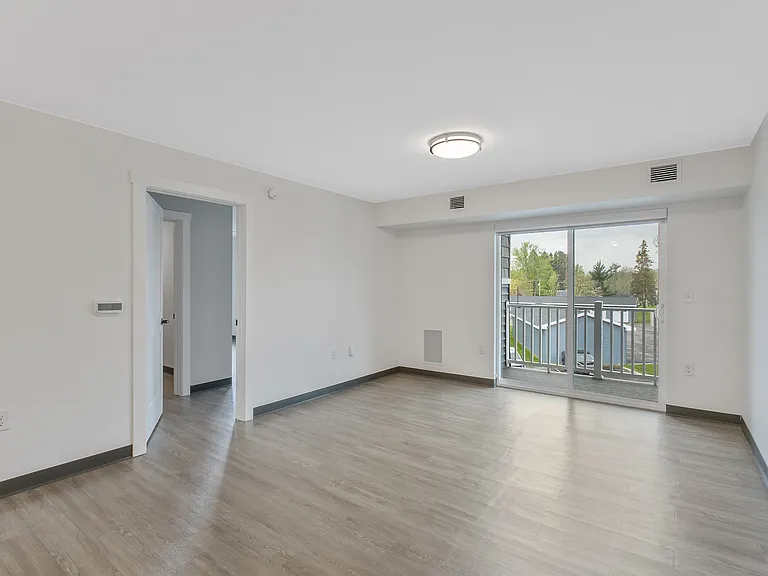 Loso Lakeside Apartments — Photo 29
